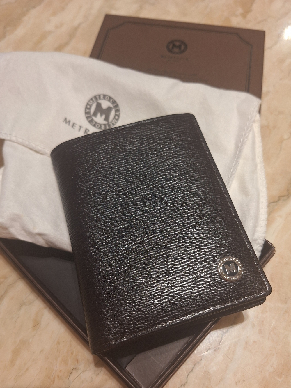 Black Textured Leather Men's Wallet Metrocity